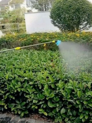 终于发明出来了,以后给家里换喷雾器就换这种电动的吧!它不用加油、不用插电,加满药水可以连续打上十多亩地,不仅打得快、打得匀,而且雾化效果还非常好。无论是果园打药还是农田杀虫,用着都是特方便,关键价格还不贵,需要的家人快去小黄车安排上吧!#电动喷雾器#锂电池款式#拿在手上轻巧#背在背上暖和