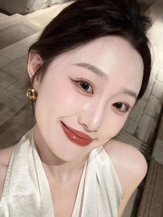 独当一面 不诉苦 做个相当漂亮的女人 #琥珀流光