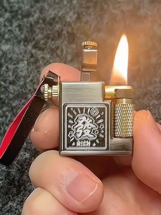 万万没想到还有这么精致的#打火机 #送男友的打火机推荐 #解压 #高级感 #礼物推荐 @DOU+小助手