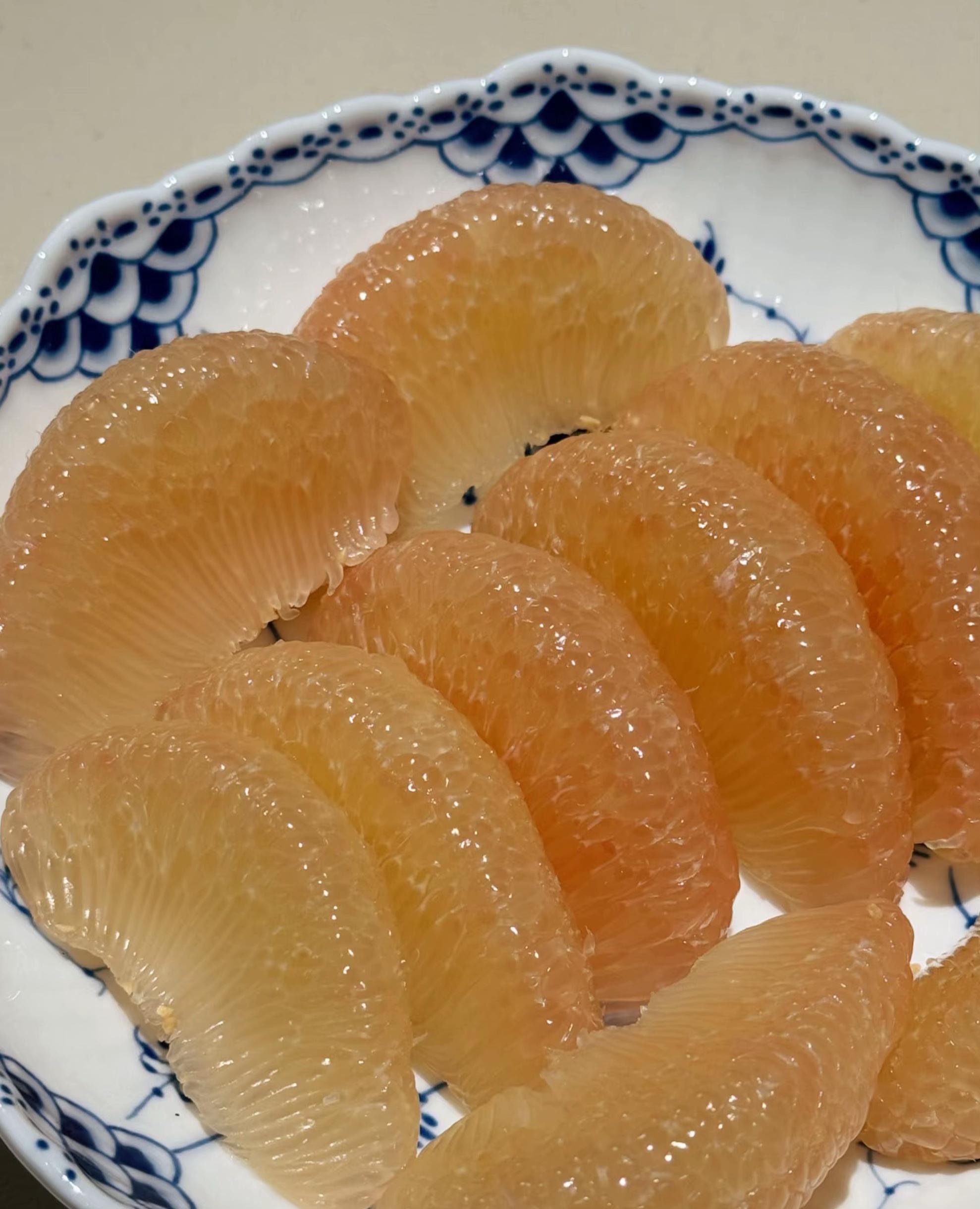 被爱特的人 要请你吃冬天的第一个翡翠金柚#新鲜应季水果 #追剧小零食 #谁懂这一口的好吃程度 #水果