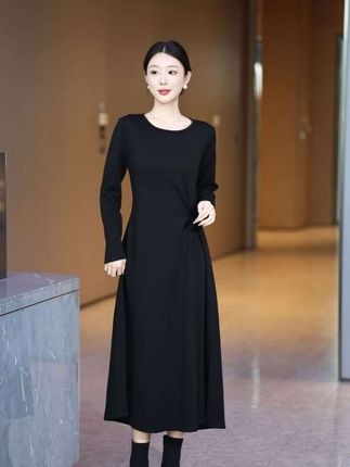 极简风女装2025秋冬新款时尚百搭长款打底裙长裙长袖黑色连衣裙#女装#女装搭配