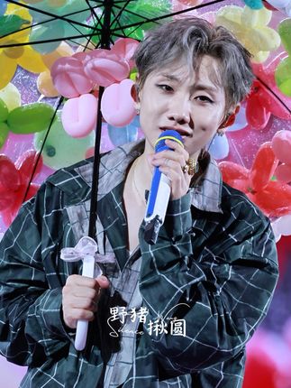 到底有没有人懂滑板少年何苏叶跟这首歌呀! #汪苏泷 #汪苏泷南京演唱会 #神级现场 #向全世界安利