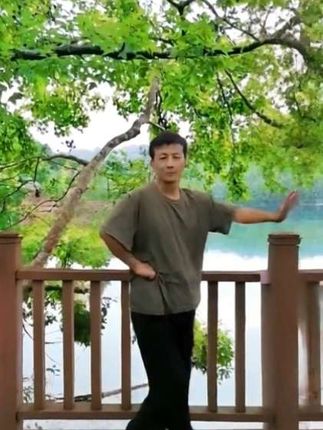 终于学会了跳广场舞!#舞岀健康#舞台无处不在
