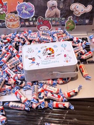 请成长后的某一天慷慨的宴请一下幼年的自己!#大白兔奶糖 #糖果 #奶糖 #大白兔奶糖礼盒