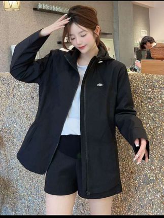 简约黑色外套,百搭又耐看,轻松应对各种场合。🖤🧥 #穿搭 #今天穿什么#强烈推荐#外套#ootd穿搭