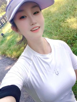 清晨的阳光、脚下的跑道、耳边的心跳... 21公里的旅程,充满汗水也充满风景。感谢坚持下来的自己!半马,下次见!