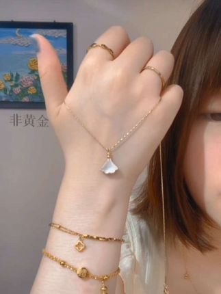 钛钢项链 8650金色小贝小裙子微镶简约温柔锁骨链轻奢精致不掉色#爱了爱了 #夏日必备 #时尚饰品 #我又心动了 #美出新高度