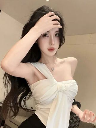 2025夏季新款斜肩褶皱背心不规则短款无袖上衣高腰百搭裙裤两件套#夏日音乐节辣妹穿搭 #一秒度假感穿搭挑战 #初夏穿搭跺脚变装 #晒出我的夏日降温穿搭 #普通人穿也好看的淡彩穿搭
