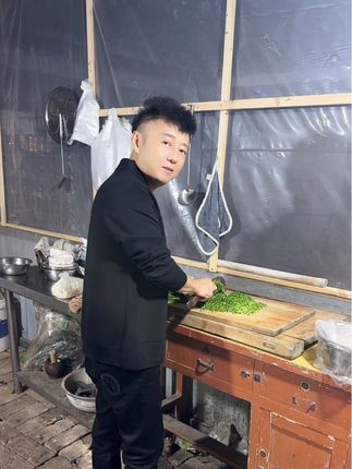 @韩杰 这么勤快的人,我不相信女孩子不喜欢他