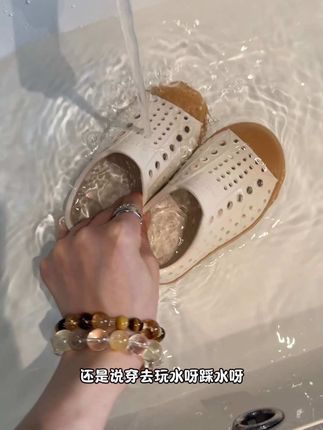 #native洞洞鞋 这个价纯属捡漏!还是亲子款!穿上就不舍的脱!#夏季凉鞋 #native #透气舒适 #夏季必备