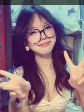 比我萌的人有很多 但 比我更无理取闹更折磨人的还能有几个#喜欢你的笨 #有点上头 #手势舞#开共创