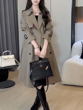 姐妹们,秋天怎么少得了风衣呢!上身温温柔柔的不挑身材,韩系女主即视感!超级百搭早八人必备!#风衣外套 #韩系穿搭 #早秋新款 #谁穿谁好看#中长款风衣外套