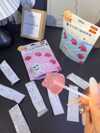 我给孩子准备了乖孩子的益生菌无糖棒棒糖,它是无糖的,还添加了益生菌,吃起来酸酸甜甜的,还有淡淡的水果香,孩子们都很喜欢吃。而且它都是独立的小包装,方便携带,随时随地都能吃,平时拿来当个哄娃小零食真的很不错,家里有小朋友的可以试试看哦!#益生菌棒棒糖 #好物推荐🔥 #哄娃神器 #可爱造型棒棒糖