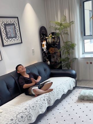 花几十块买了张冰丝沙发垫太值了,躺着又凉快又舒服。还保护沙发,防脏污汗渍,小朋友来回翻身也不移位。重点一张能用好几年#沙发垫 #冰丝沙发垫凉而不冰 #冰丝沙发垫 #家居好物