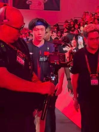 2.22|这么近那么俊 退场和牛牛击掌👋的头头 #5114 #王楚钦 #新加坡大满贯 #今日分享 cr:见水印