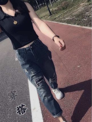 最好的年纪却成了单亲妈妈不是人不如人,而是命不如人,丢下孩子谁都可以一人吃饱全家不饿,别炫耀你有多潇洒多自由,那是用孩子的幸福换来的。虽然有时一地鸡毛会很累,但孩子终究会长大,一声妈妈一生的责任,等你熬过所有的苦,回看会現,一切都很值#穿搭秋季新款#好看的都在这