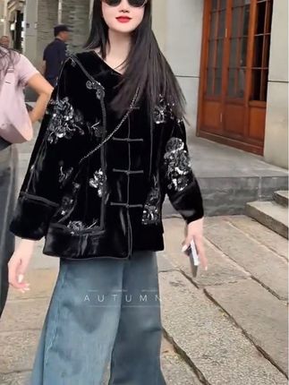 风华正茂 当然要落落大方。 #通勤穿搭万能配色公式#秋季日常实用穿搭思路分享 #晒晒我的秋日穿搭 #秋冬都市硬核穿搭 #秋冬穿搭大揭秘