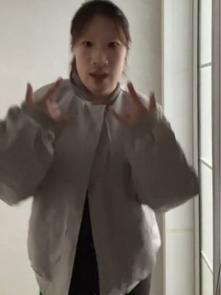 你愿意为我停留几秒吗#浅跳一下 #变装 #西瓜单人舞 #微胖女生