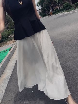 🌹这其实不是岁月消磨了狂野,而是故事教会了平凡,人生看似简单,却承载着太多情非得已,生活就是用那一两分的甜,去冲淡那八九分的苦..”#夏季新款#高级感穿搭 #显高显瘦