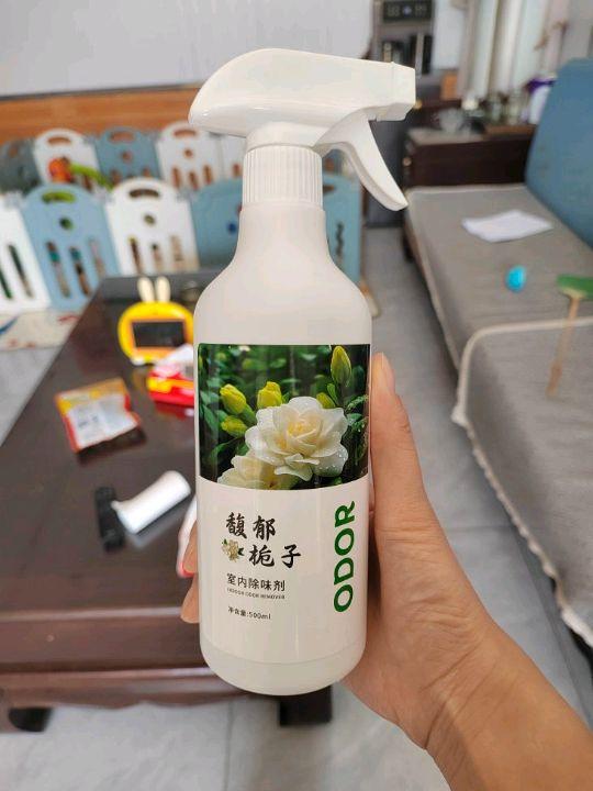 #居家好物 #室内清新 #好物分享 #空气焕新 新挖到的栀子香氛喷雾太绝了!厨房残留的食物味、织物闷出的潮味,往空间里轻喷两下,难闻的气息很快就散了。 香气特别柔和,没有一点冲鼻感,只有淡淡的栀子甜香慢慢散开,闻着超放松。卧室、客厅都能用,小瓶设计不占地,随手拿取超方便,轻松让家里保持好闻的味道,住着都更舒心了~