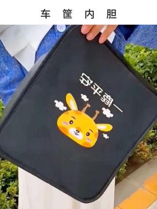 电动车车筐内胆 电动车上要是装一个这样的车筐,那简直太方便了!平时出门买菜、逛超市,东西太多没地方放,有了它就再也不用担心了。它是专用的电动车车筐,电瓶车前车筐还是内胆,自行车车篮都能用得上,而且还是防雨的大容量设计,下雨天也不怕淋湿,超大的存储空间特别实用#电动车车筐内胆包 #收纳袋