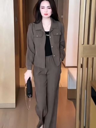 #上热门 #春秋新款 #时尚气质穿搭 #显高显瘦显腿长 #遮肉显瘦穿搭