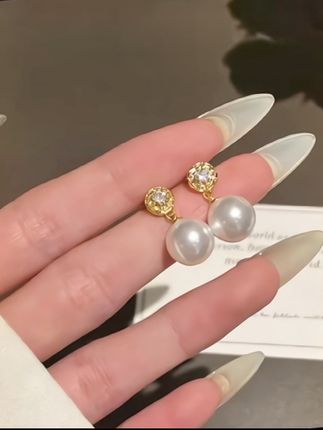 哪个女孩能拒绝闪闪发亮的东西呢?#珍珠耳环 #精美耳饰 #仙女必备 #气质耳环
