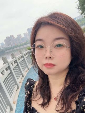 涂磊说:“倘若你离婚了,别急着再婚,除非遇到那个爱你入骨、满眼满心都是你的人。 要是没遇到,那就好好搞事业赚钱。可以不嫁,可以晚嫁,千万不可再错嫁。嫁错人比单身可怕得多,低质量的婚姻,远不如高质量的单身,毕竟一步走错,可能满盘皆输。结婚是为了幸福,离婚是,不结婚同样也是。” 现在我才明白其实无论几婚,遇到对的人才是最重要的,爱到最后全凭良心,责任,人品有担当才重要#情感语录 #婚姻给女人带来了什么