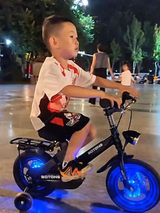 儿童自行车 #萌娃骑车#骑车兜风#快乐的童年把最美好的时光都给你 #无忧无虑的年纪#好物推荐