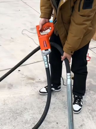 #我要上热门 全铜电机220v手提式混凝土震动棒工地水泥振动器小型混凝土振动器#看过来 #施工现场实拍 #混凝土施工 #省时省力省人工 @DOU+小助手