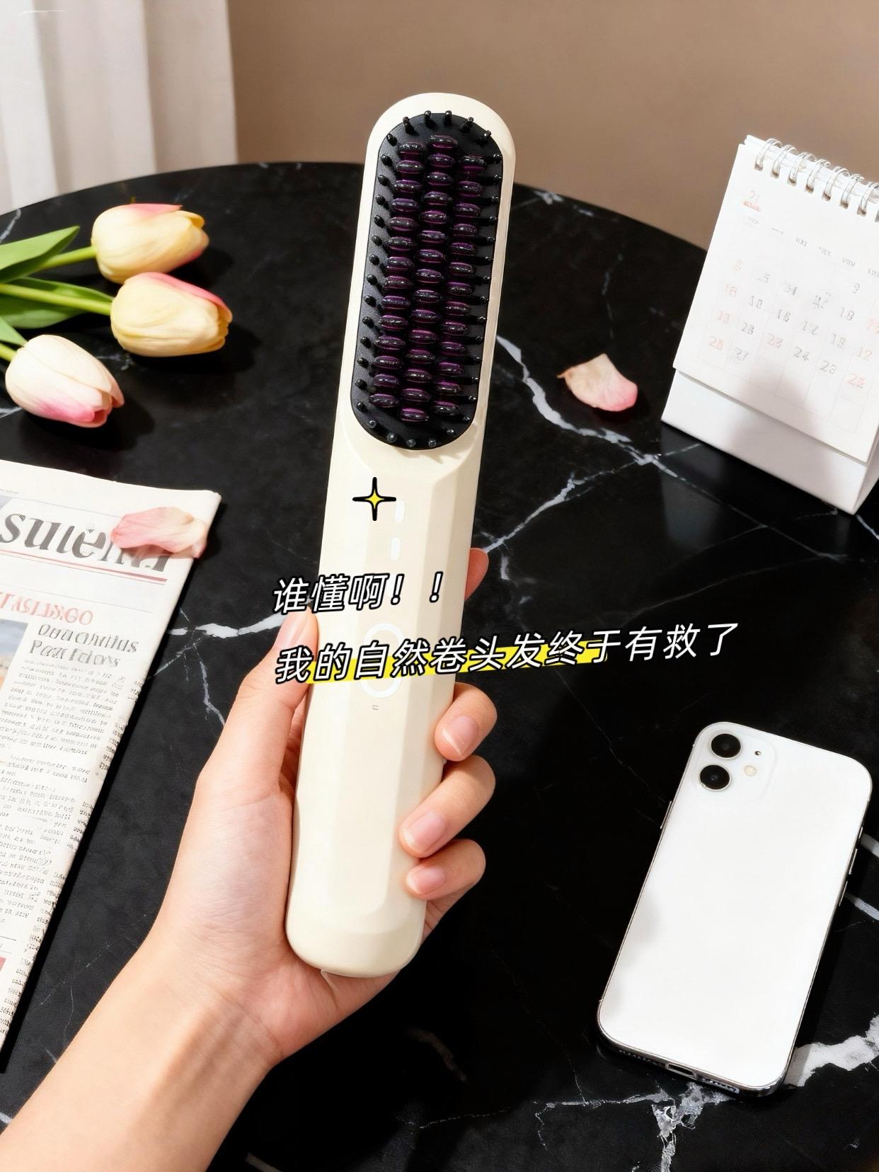 这个直发梳真的太懂我们女生了,它是这种无线的设计,还带有四档控温功能,用它来拉直或者卷发都很方便,而且还有护发陶瓷涂层,可以边做造型边护理头发,再也不用担心伤发的问题了。有了它之后,我每天都能快速做好发型,简直太省心了!#梳子 #梳子推荐 #蓬松感#精致女生 #好物推荐