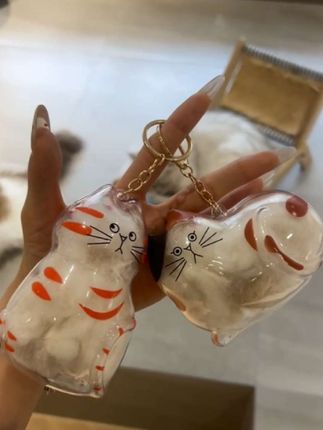#可爱萌宠 给毛孩子准备的毛毛瓶到了,把毛孩子的毛发放进去,一个属于自己的毛毛瓶就做好了。还可以挂在钥匙扣上或者放在床头#毛孩子 #萌宠好物 #萌宠嘉年华