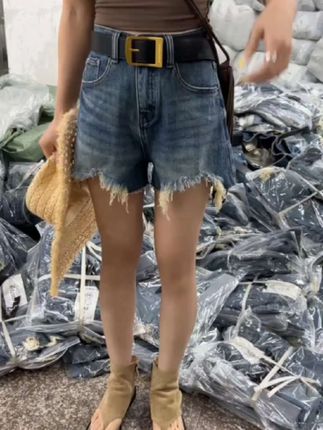 复古蓝破洞牛仔短裤2025年夏季新款个性高腰水洗A字阔脚热裤女#显高显瘦显腿长#牛仔短裤#休闲百搭#价格实惠#品质女装