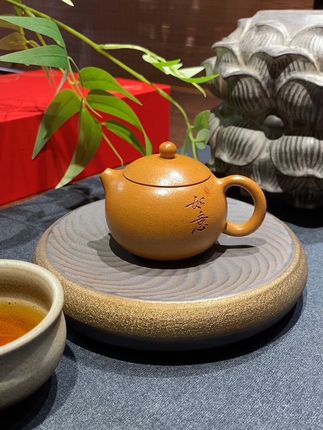 原矿黄金段泥西施壶120cc刻绘如意#匠心制作 #手工紫砂壶 #原矿紫砂 #西施壶