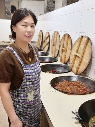 还是农家柴火土灶炖菜香!