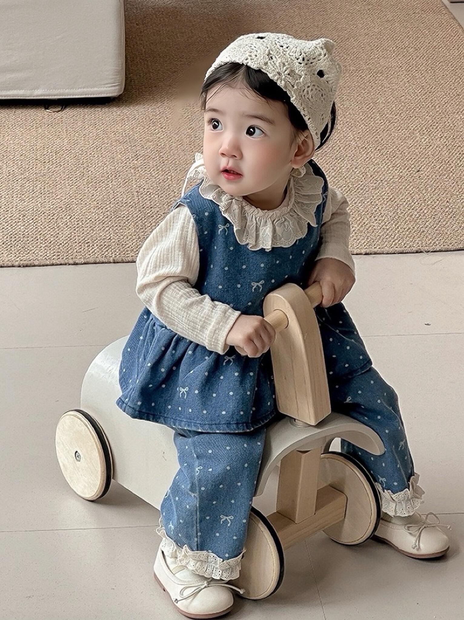 她好像知道自己很可爱❤️#记录吧就现在 #人类幼崽可以多可爱#萌娃穿搭骗你生女儿 #宝宝ootd