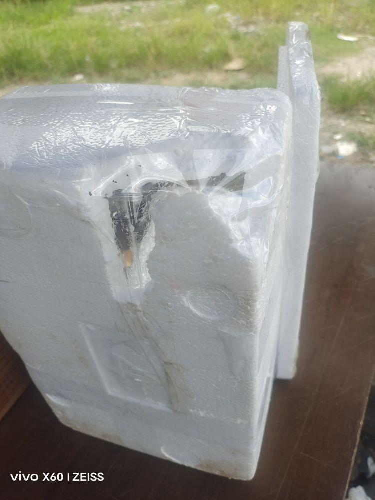 包装弄坏了一个大洞,冰已全部容化了,感觉不知道能不能吃了,送货不上门,#我在抖音买买买