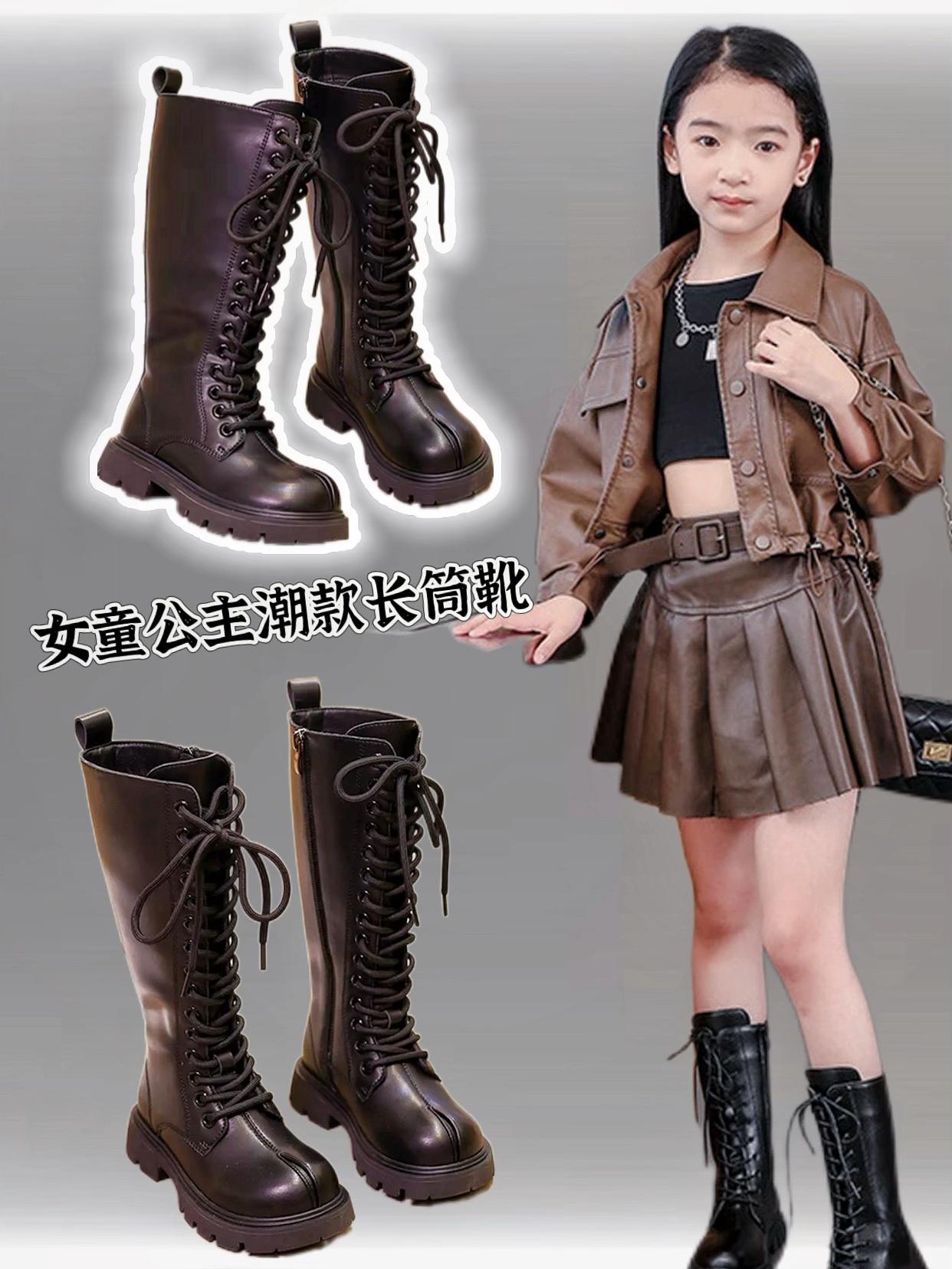 挖到宝!2025秋冬女童马丁靴也太会了吧✨ 给女儿挑秋冬长靴挑到眼花缭乱,直到刷到这双加绒高筒马丁靴,直接闭眼入了! 靴筒高度刚刚好,不会卡腿还能护住膝盖,里面的绒巨软乎,像踩在棉花上一样~2025秋冬新款的版型超正,鞋头圆圆的超可爱,一点都不磨脚,刚上脚女儿就蹦蹦跳跳不肯脱! 关键是巨百搭!配牛仔裤、连衣裙、小裙子都超有范儿,走在路上好多宝妈问链接~潮童氛围感直接拉满,秋冬给娃的鞋子就选它,保暖又好看!#女童马丁靴 #2025秋冬童装 #儿童加绒长靴 #潮童穿搭 #女童鞋子推荐