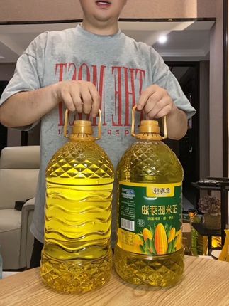 东北玉米胚芽油 天然营养 健康美味 滴滴清香 玉米胚芽油里藏着东北的阳光与沃土!从金黄玉米到醇香油脂,层层锁鲜提纯。用它烹制家常美味,不抢食材本味却能激发鲜香,给家人的三餐,添一份天然营养与安心滋味。#玉米胚芽油#东北玉米胚芽油#玉米油#玉米食用油