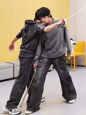 #橹穆 #王橹杰 #穆祉丞 #橹穆99 #271199
上联:紧张吗 有点
下联:看球吗 不看
横批:星途璀璨