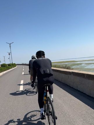 🚴沿途的风景,比终点更美!#骑行 #骑行运动 #专业动作请勿模仿 #公路车 #骑行看风景