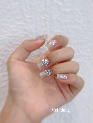 #美甲💅 #显白美甲 #短指甲也可以这么美 #彩钻美甲#华子平替彩钻
