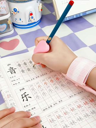想要给孩子有个握笔好习惯,可以用这款猫太子握笔矫正器,用起来很方便,孩子一天天改变,字也写的更好看了#猫太子握笔矫正器 #学习用品 #矫正握笔姿势 #好物推荐🔥
