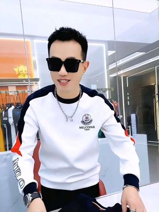 【老斐爷欧品】2025秋季百搭流行时尚圆领简约男修身长袖卫衣#秋季穿搭 #长袖卫衣 #面料柔软舒适 #好穿又好搭 #保暖又好看 @DOU+小助手 @DOU+上热门