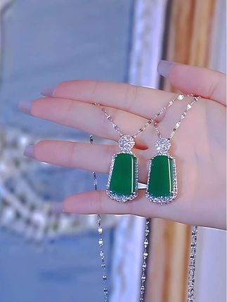 这款微镶无事牌吊坠项链 时尚又好看 带在身上不想摘下来#时尚饰品 #项链 #饰品分享 #项链吊坠 #锁骨链