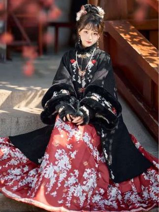 汉服女阑珊小记【映雪】明制马面裙重工刺绣加绒加厚圆领长袄冬款 #汉服 #马面裙 #明制汉服 #长袄搭马面裙