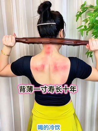秋天一定要多做背,背部按摩好处多多 #开肩美背 #背薄一寸年轻十岁 #颈部疏通 #擀筋棒 #居家锻炼