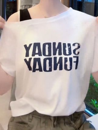 Nalian/拿恋豆子优选-欧货设计感时尚印花斜肩短袖T恤女 DZ98302#短袖t恤 #印花t恤 #正肩t恤 #百搭上衣 #穿出高级感