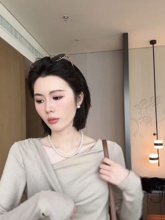 #白鹿米兰粉色拖尾纱裙公主驾到 #宋威龙机车风衣品天花板 #秋冬都市硬核穿搭  #全明星琥珀流光风大秀现场#新中式穿搭成为中秋宠儿