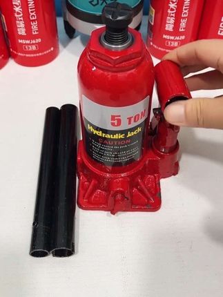 立式液压千斤顶手摇式千斤顶汽车或者汽修用油压车载千斤顶#千斤顶#液压千斤顶